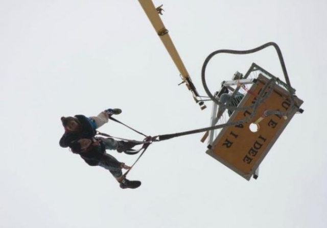  Elástico salto a París -99999999999 - Logotipo una idea en la guarida